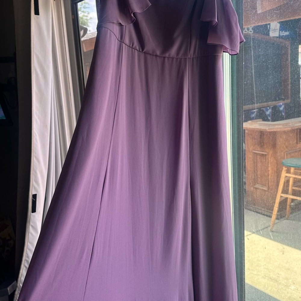 David’s bridal-CELEBRATE DB STUDIO
Cold-Shoulder Long Chiffon Dress- Wisteria.